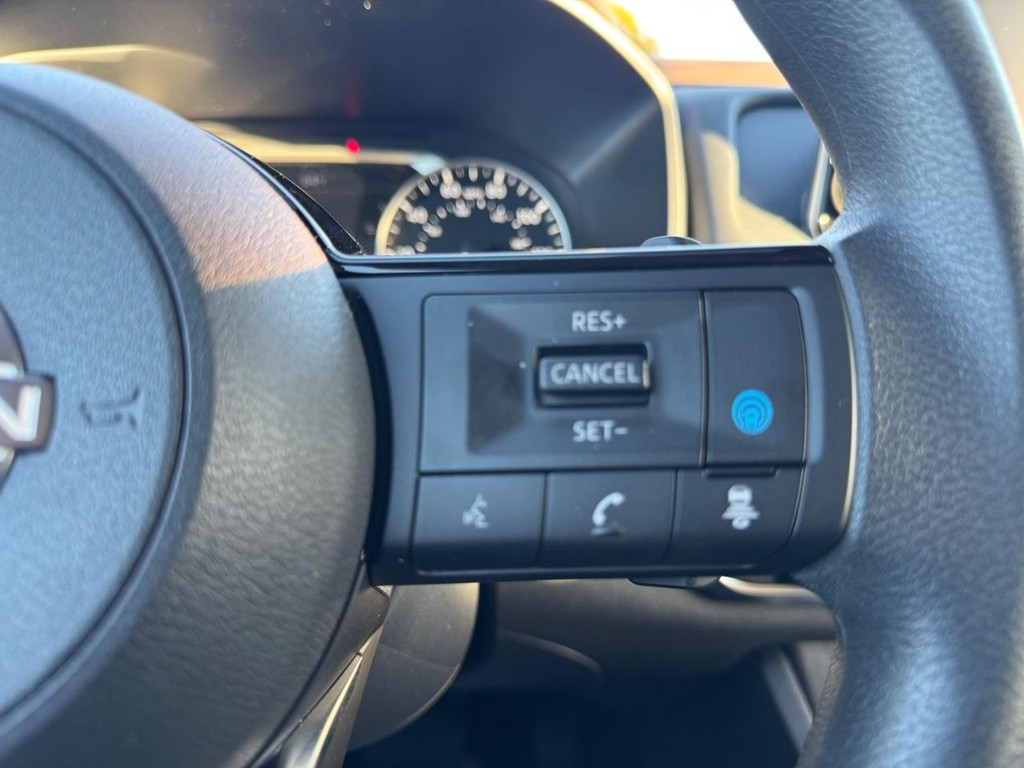 Nissan Rogue Vehicle Full-screen Gallery Image 15