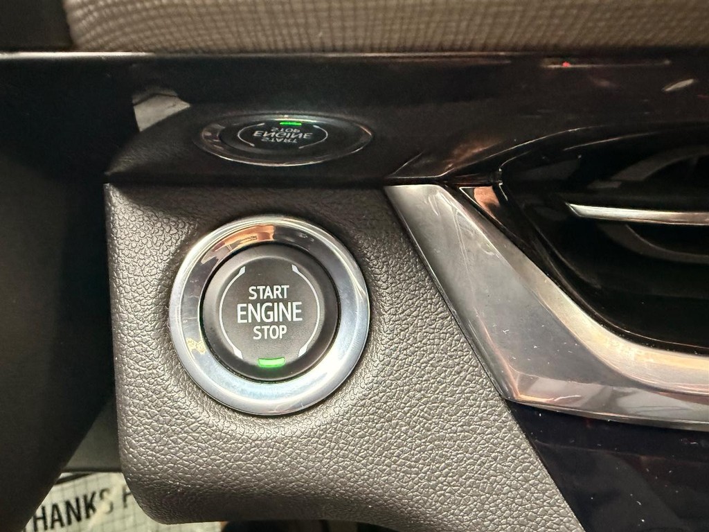 Buick Envista Vehicle Full-screen Gallery Image 02