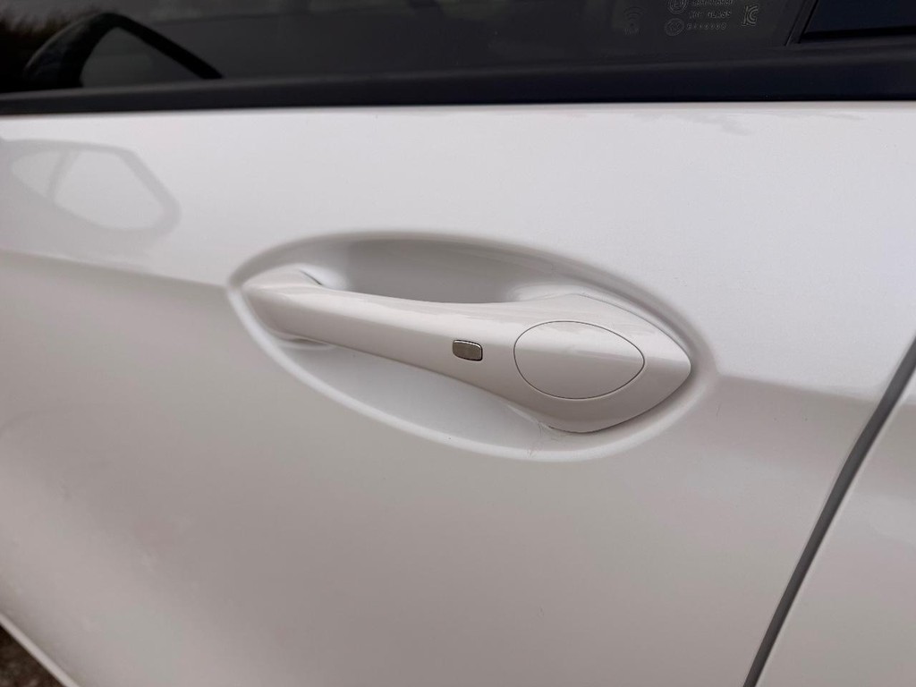 Buick Envista Vehicle Full-screen Gallery Image 15