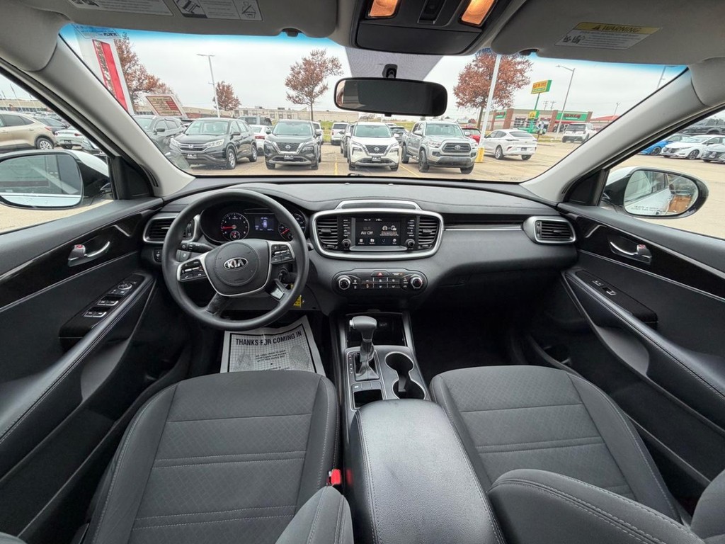 Kia Sorento Vehicle Full-screen Gallery Image 07