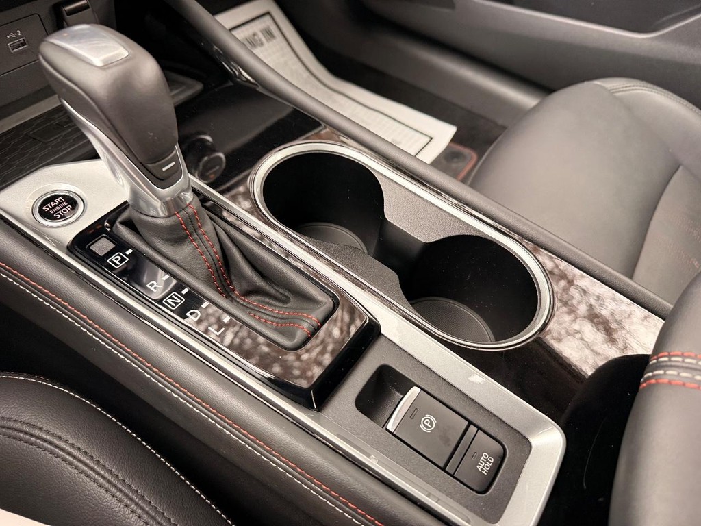 Nissan Altima Vehicle Full-screen Gallery Image 08