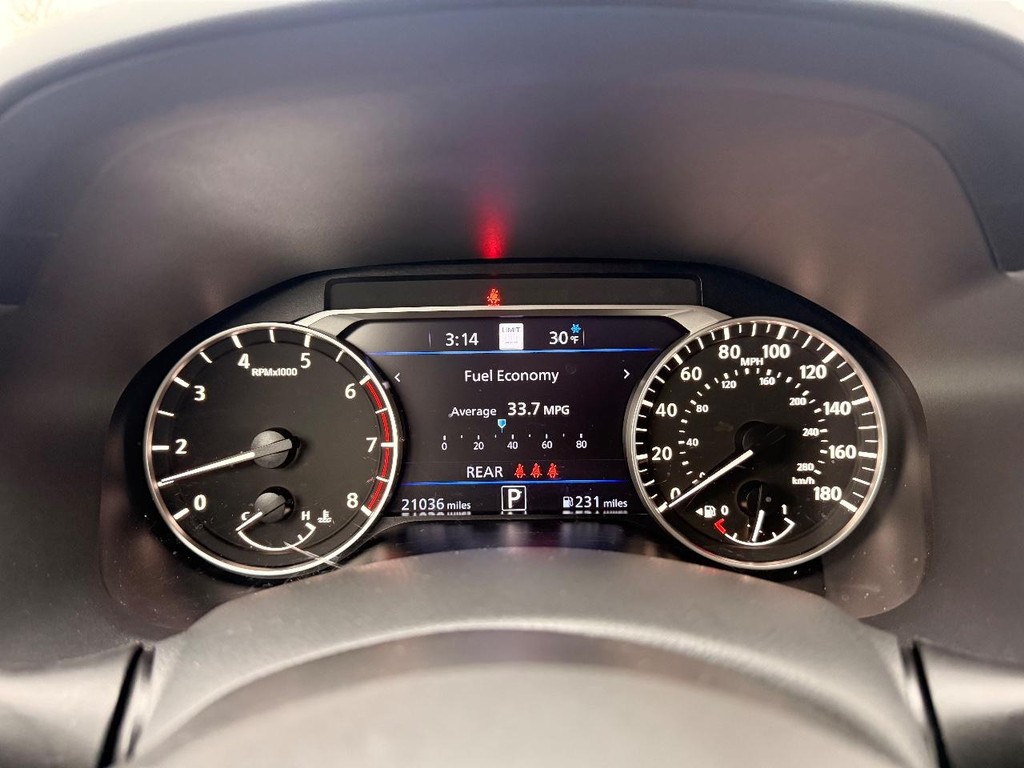 Nissan Altima Vehicle Full-screen Gallery Image 12