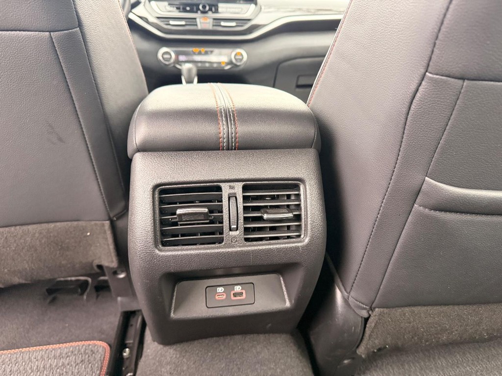 Nissan Altima Vehicle Full-screen Gallery Image 20