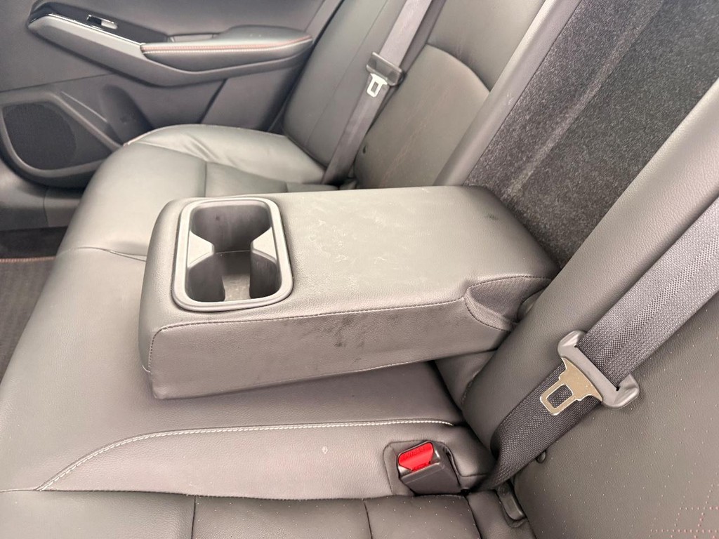 Nissan Altima Vehicle Full-screen Gallery Image 21