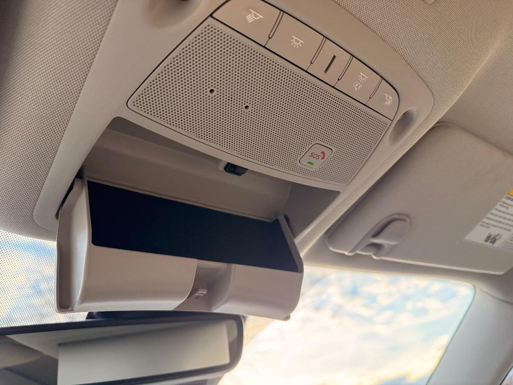 Nissan Murano Vehicle Full-screen Gallery Image 04