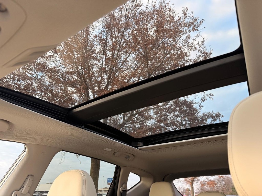 Nissan Murano Vehicle Full-screen Gallery Image 05