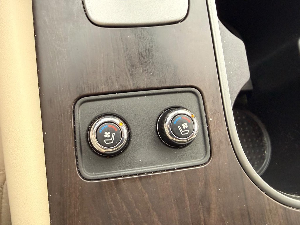 Nissan Murano Vehicle Full-screen Gallery Image 08