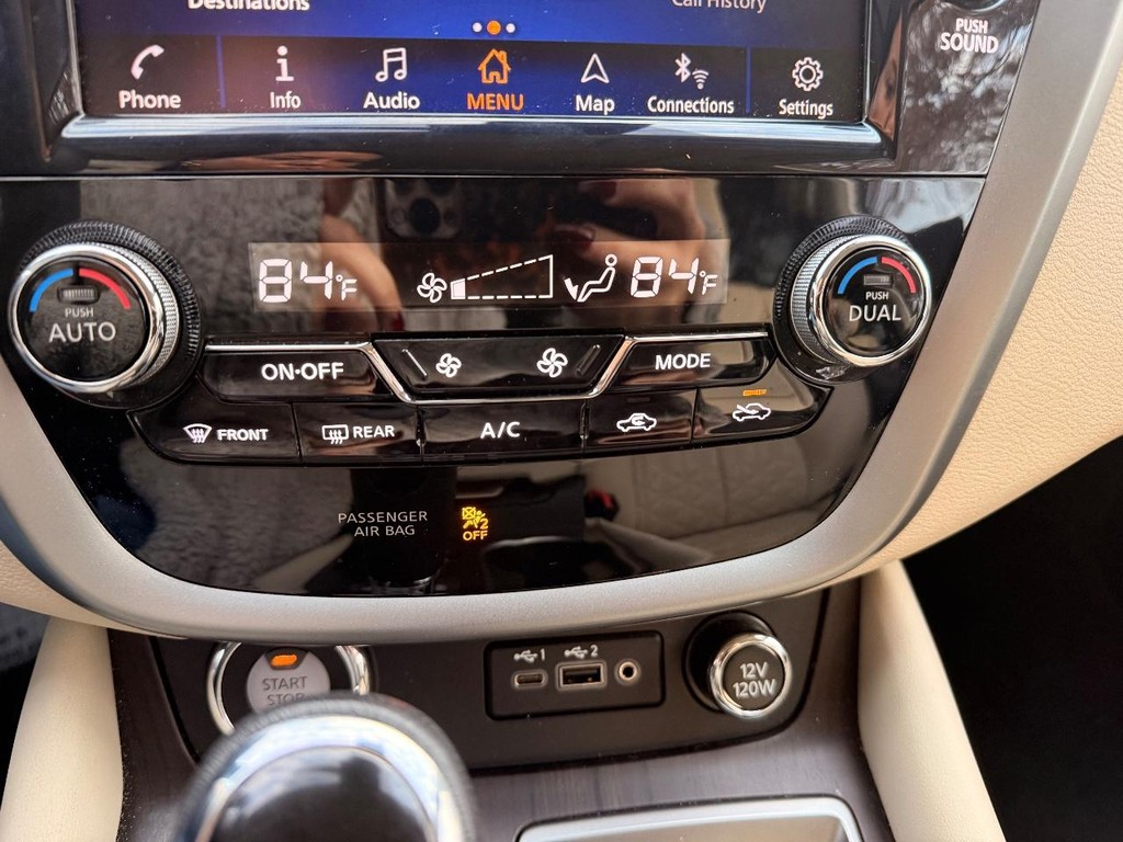 Nissan Murano Vehicle Full-screen Gallery Image 11