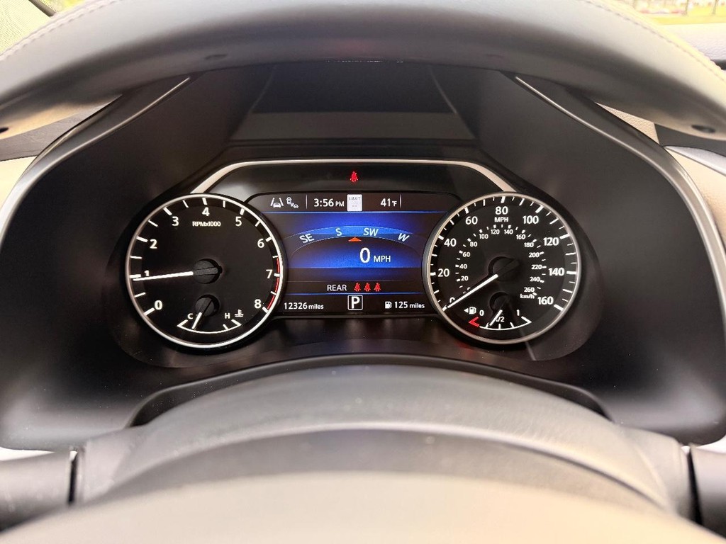 Nissan Murano Vehicle Full-screen Gallery Image 13