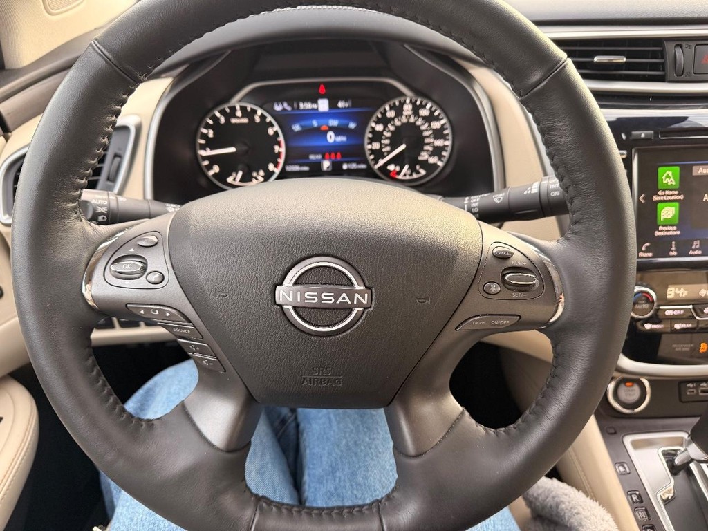 Nissan Murano Vehicle Full-screen Gallery Image 14