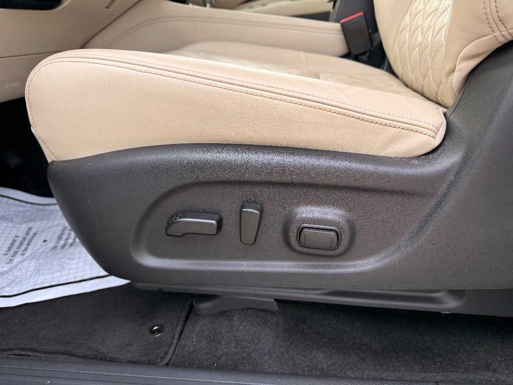 Nissan Murano Vehicle Full-screen Gallery Image 17