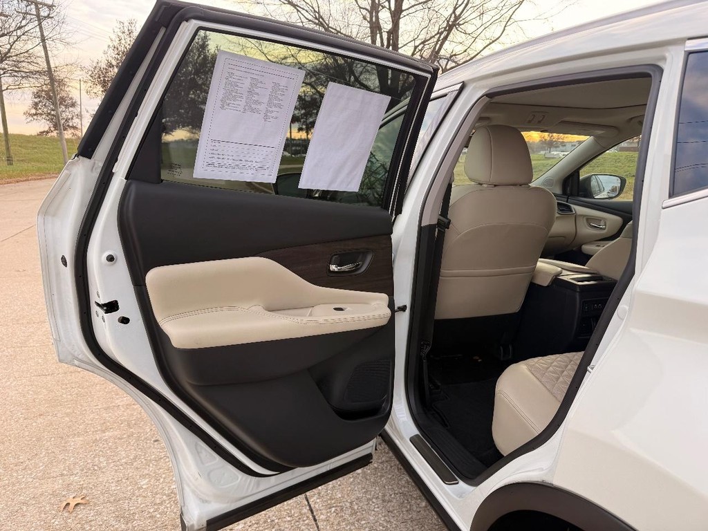 Nissan Murano Vehicle Full-screen Gallery Image 19