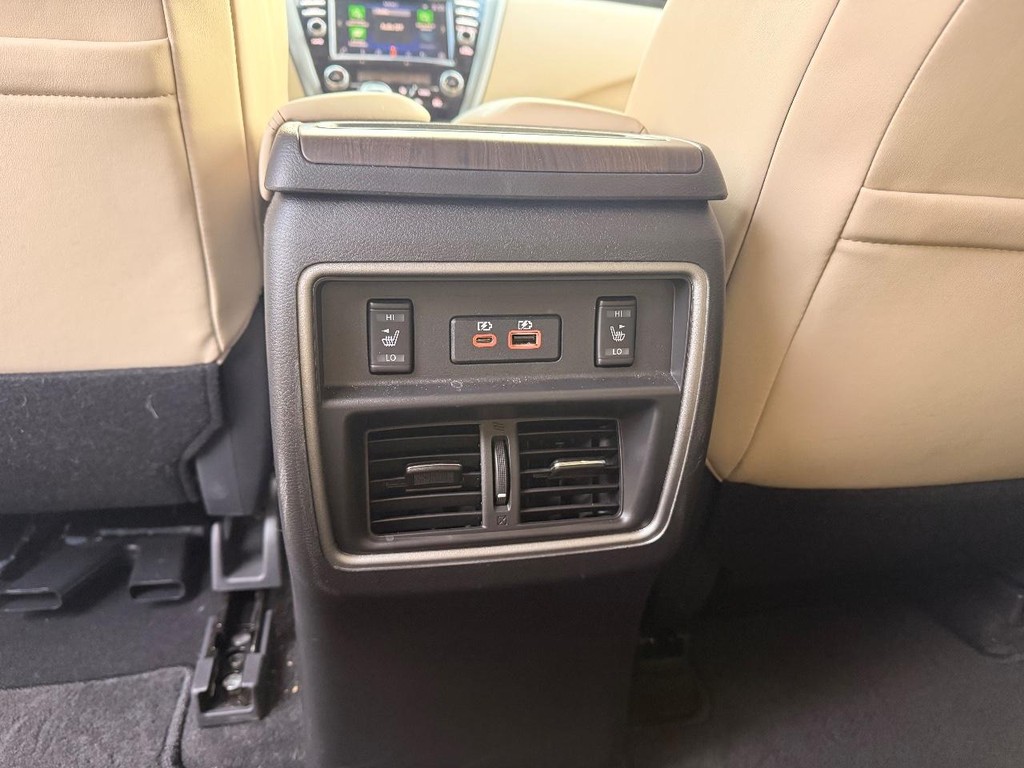 Nissan Murano Vehicle Full-screen Gallery Image 21