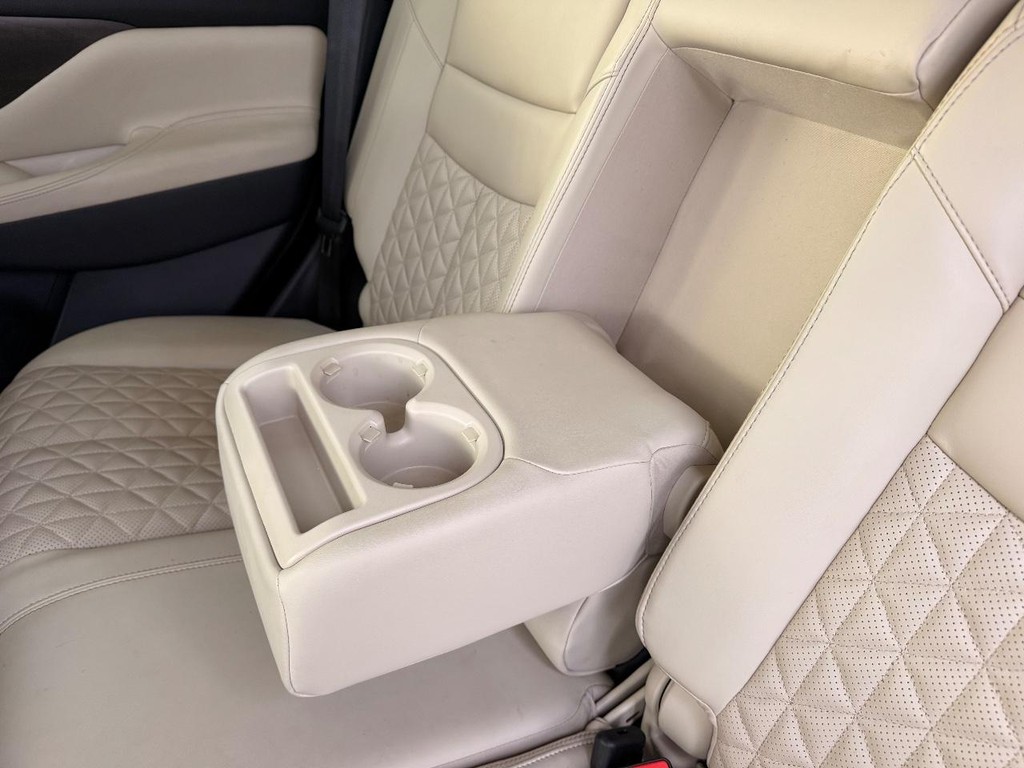 Nissan Murano Vehicle Full-screen Gallery Image 22