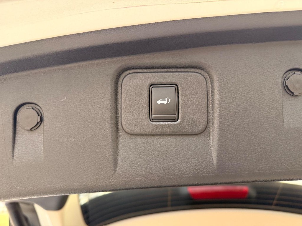 Nissan Murano Vehicle Full-screen Gallery Image 24