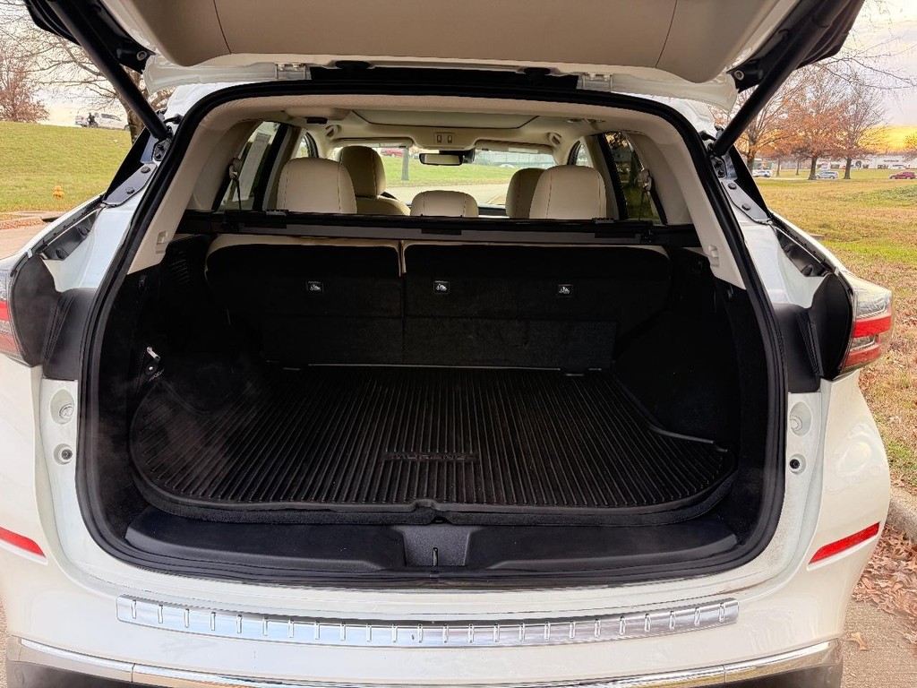 Nissan Murano Vehicle Full-screen Gallery Image 25