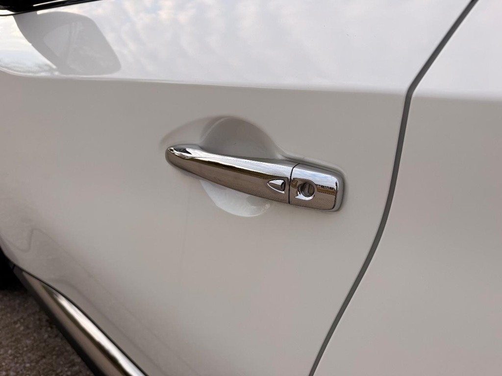 Nissan Murano Vehicle Full-screen Gallery Image 29