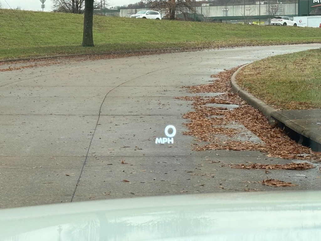 Nissan Pathfinder Vehicle Full-screen Gallery Image 02