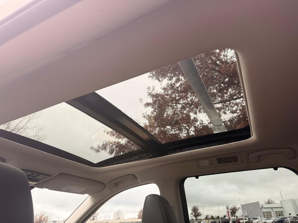 Nissan Pathfinder Vehicle Full-screen Gallery Image 03