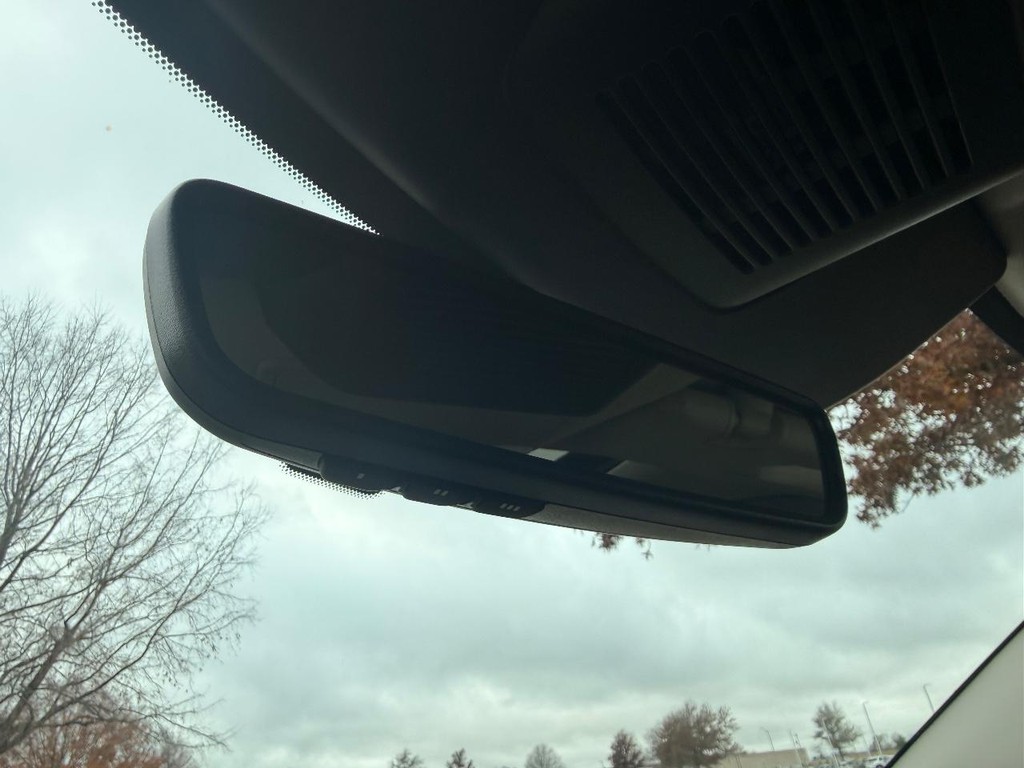 Nissan Pathfinder Vehicle Full-screen Gallery Image 04