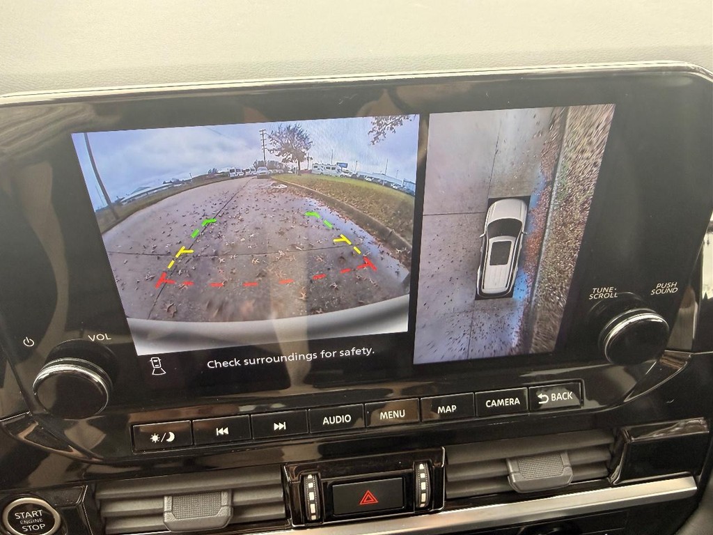 Nissan Pathfinder Vehicle Full-screen Gallery Image 06