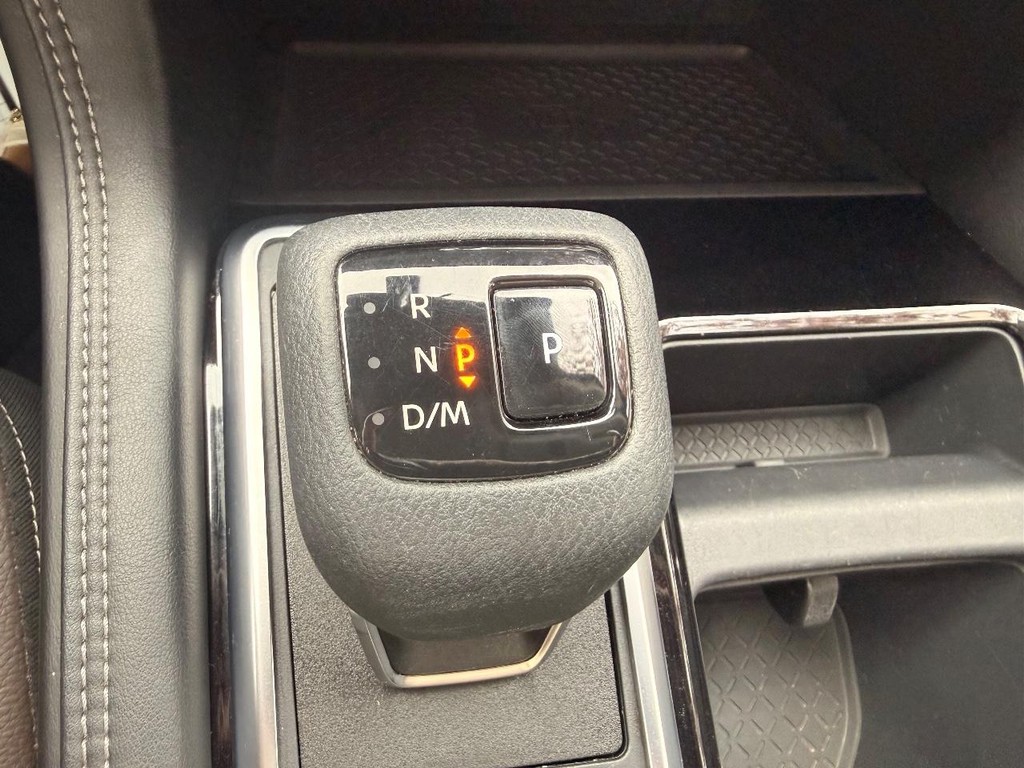 Nissan Pathfinder Vehicle Full-screen Gallery Image 09