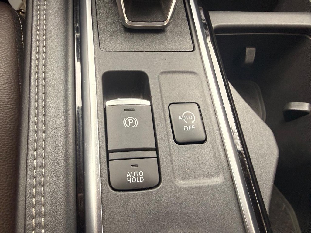 Nissan Pathfinder Vehicle Full-screen Gallery Image 10