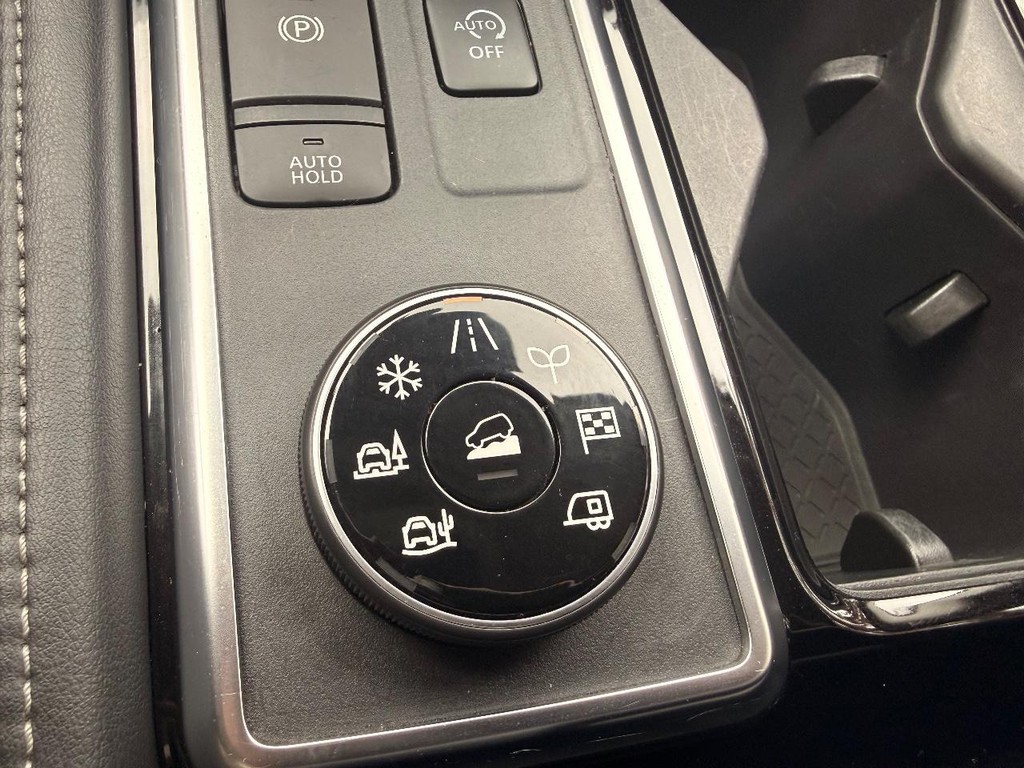 Nissan Pathfinder Vehicle Full-screen Gallery Image 11