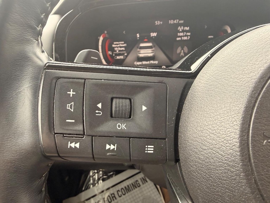 Nissan Pathfinder Vehicle Full-screen Gallery Image 12