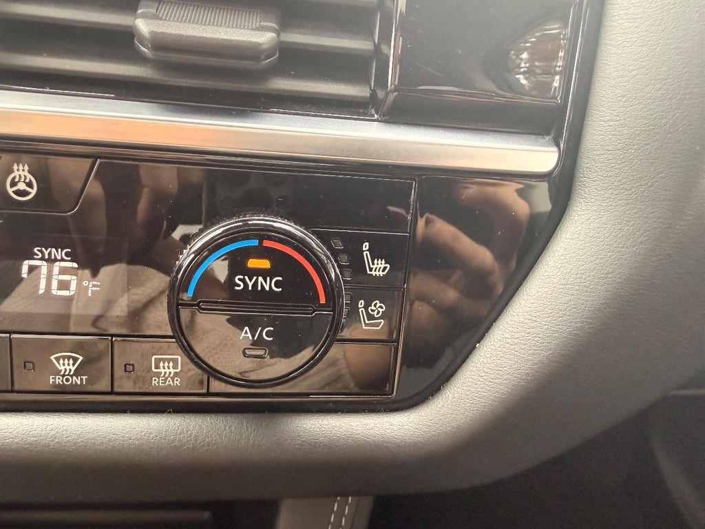 Nissan Pathfinder Vehicle Full-screen Gallery Image 14