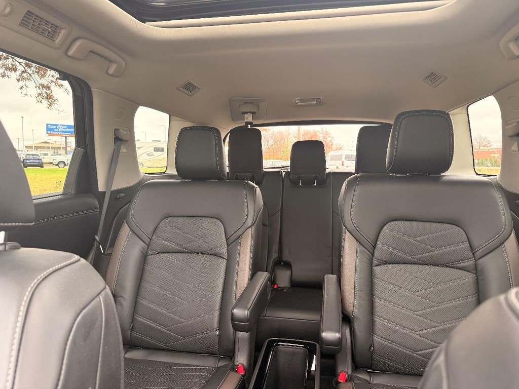 Nissan Pathfinder Vehicle Full-screen Gallery Image 16