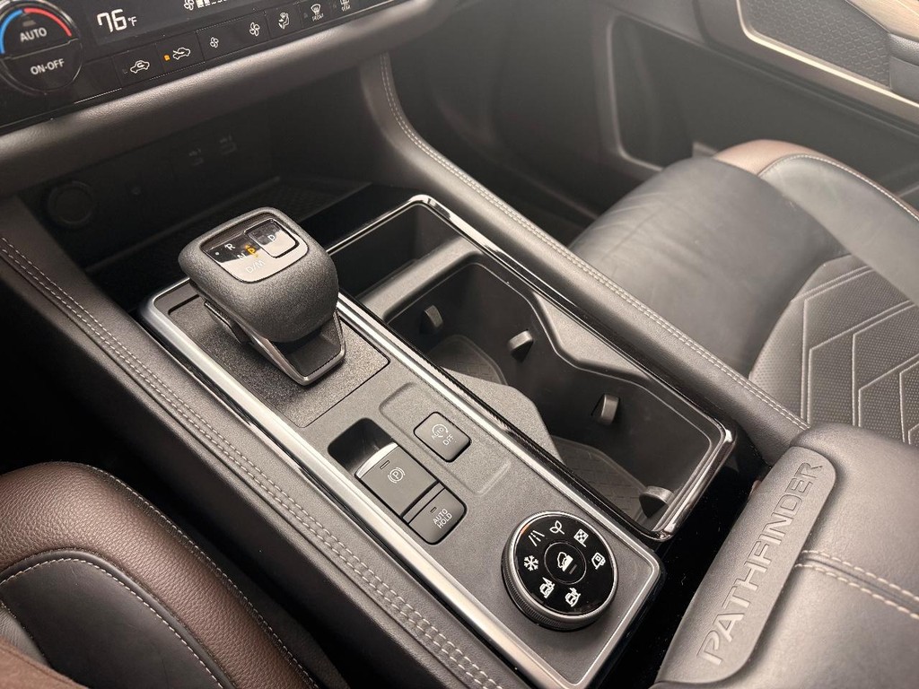 Nissan Pathfinder Vehicle Full-screen Gallery Image 19