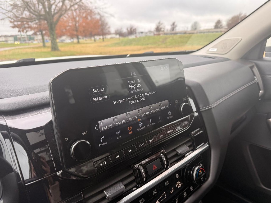 Nissan Pathfinder Vehicle Full-screen Gallery Image 21