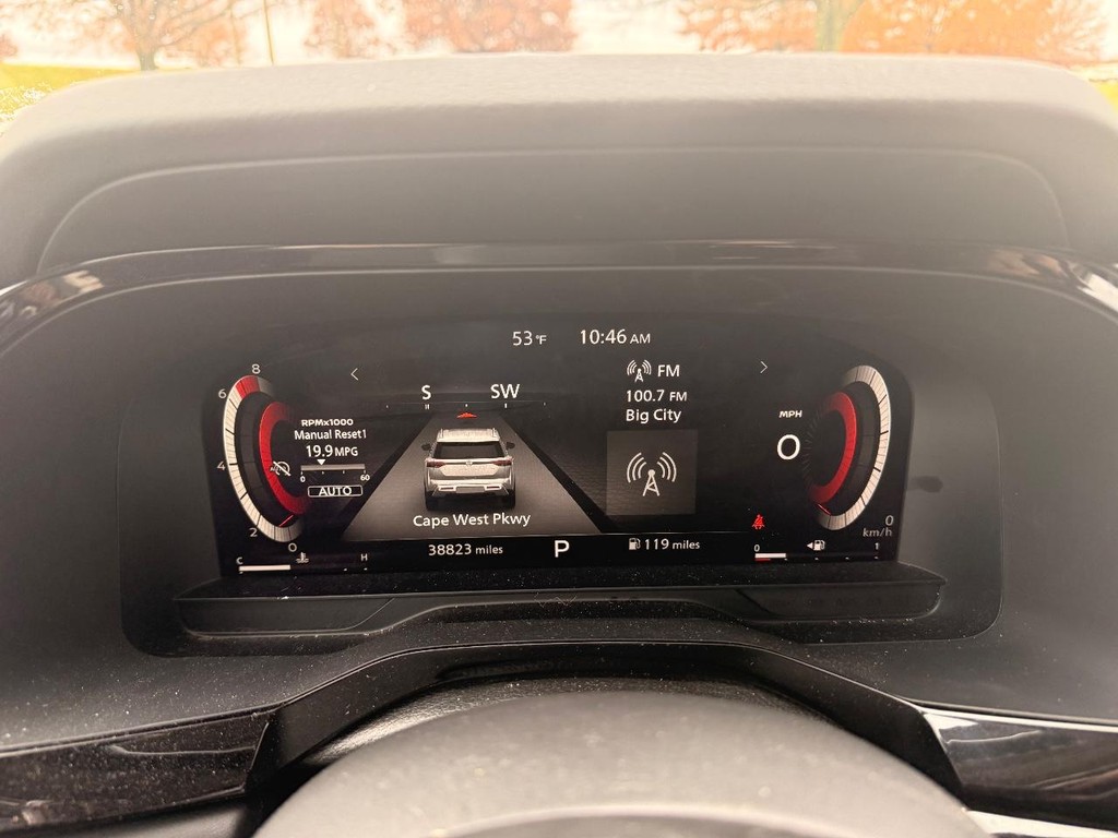 Nissan Pathfinder Vehicle Full-screen Gallery Image 22