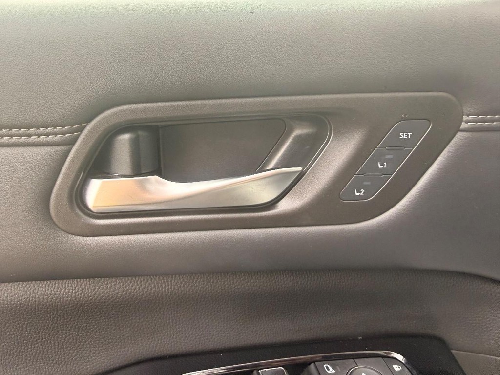 Nissan Pathfinder Vehicle Full-screen Gallery Image 28