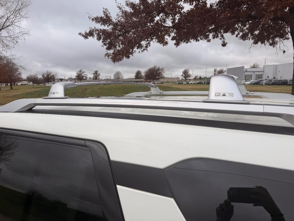 Nissan Pathfinder Vehicle Full-screen Gallery Image 30