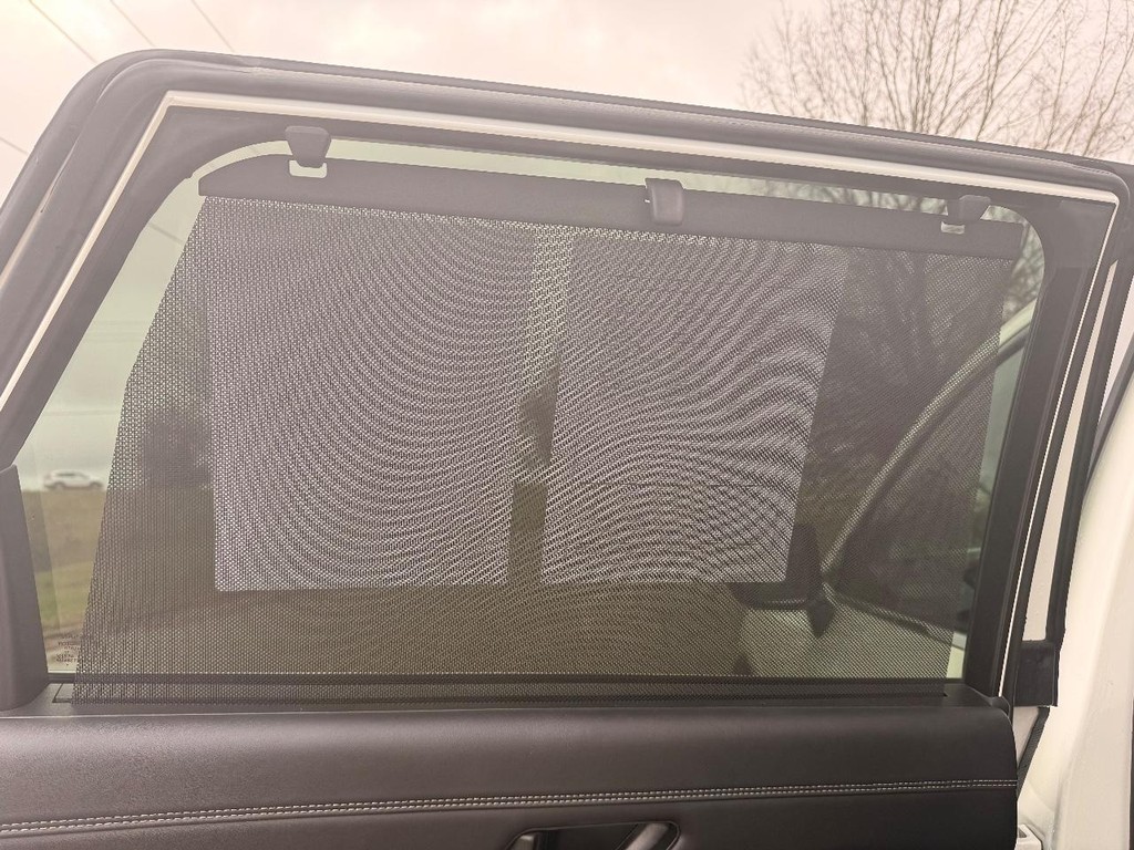 Nissan Pathfinder Vehicle Full-screen Gallery Image 31