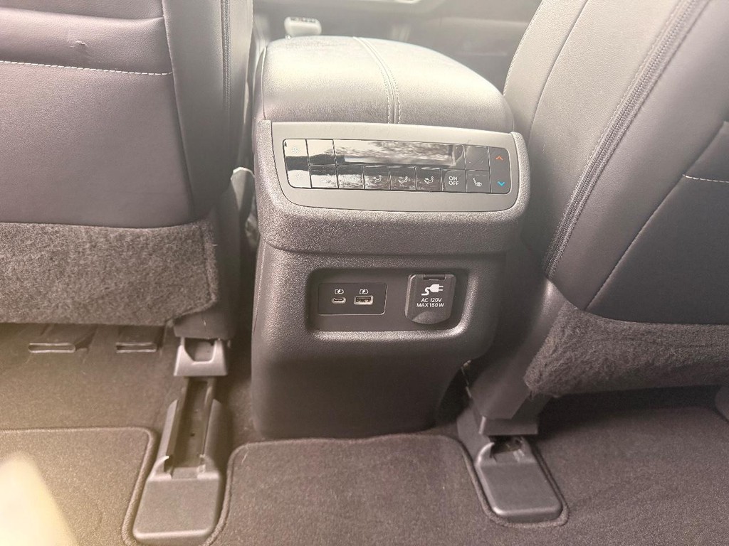 Nissan Pathfinder Vehicle Full-screen Gallery Image 34