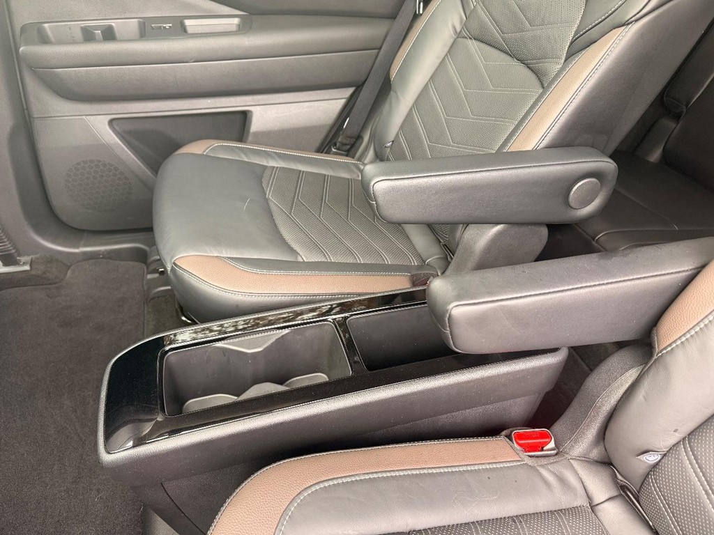 Nissan Pathfinder Vehicle Full-screen Gallery Image 35