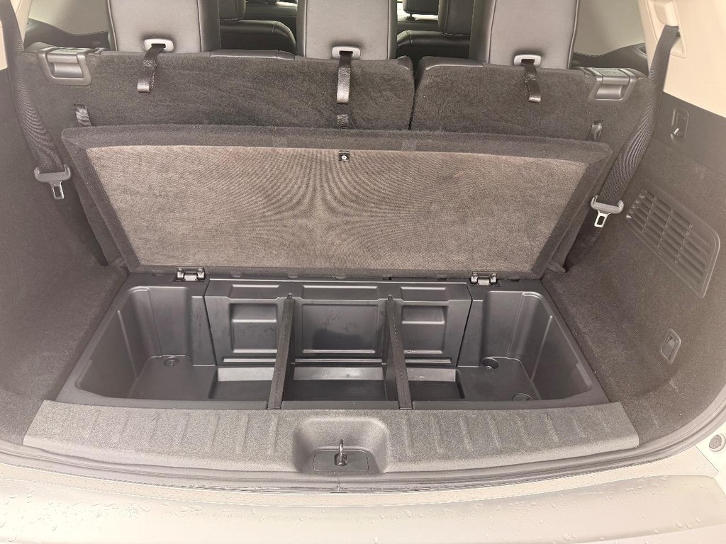 Nissan Pathfinder Vehicle Full-screen Gallery Image 37