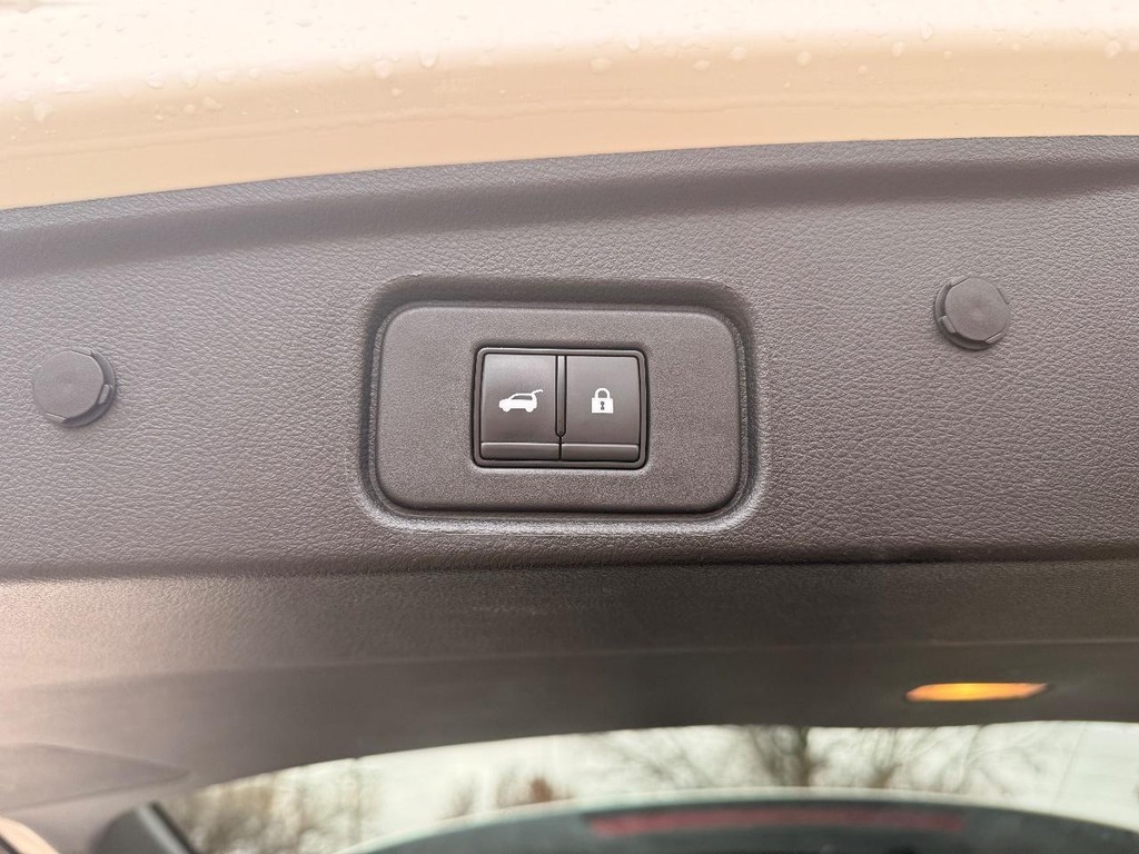 Nissan Pathfinder Vehicle Full-screen Gallery Image 38