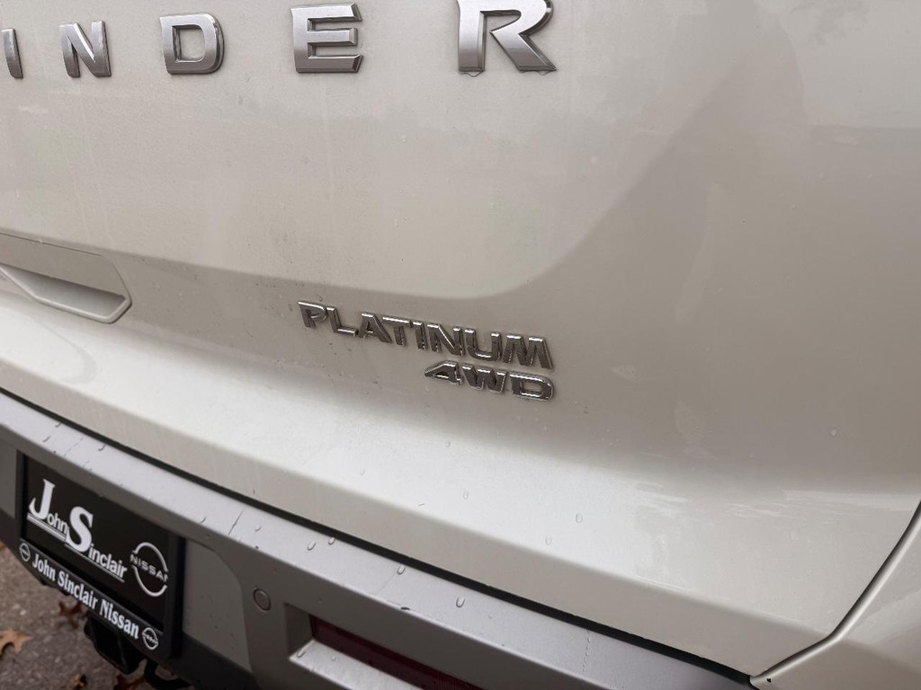 Nissan Pathfinder Vehicle Full-screen Gallery Image 40