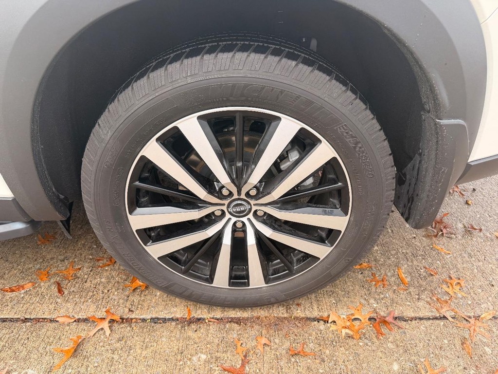 Nissan Pathfinder Vehicle Full-screen Gallery Image 42