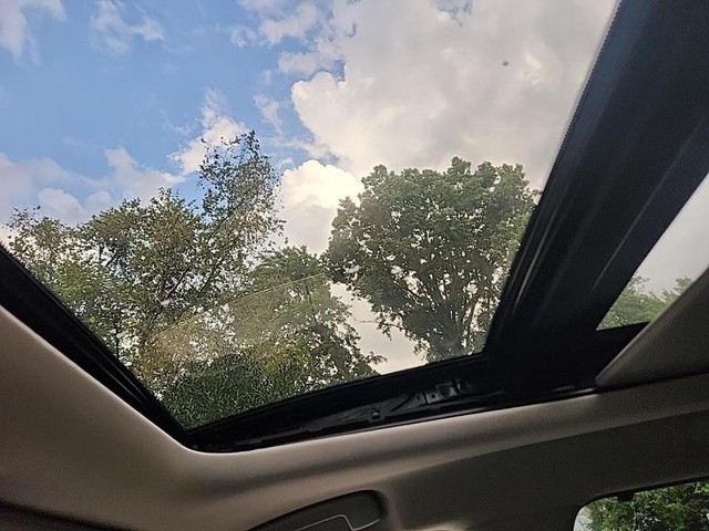 Nissan Pathfinder Vehicle Full-screen Gallery Image 04