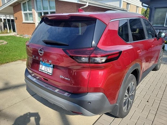 Nissan Rogue Vehicle Full-screen Gallery Image 02