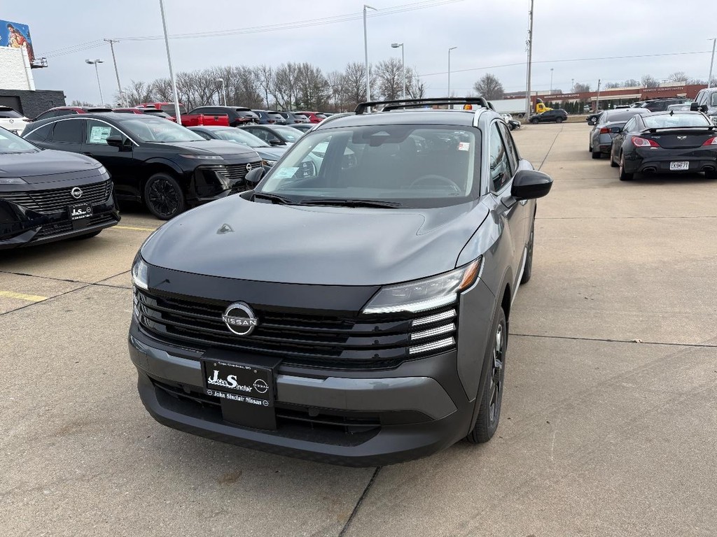 Nissan Kicks Vehicle Full-screen Gallery Image 02