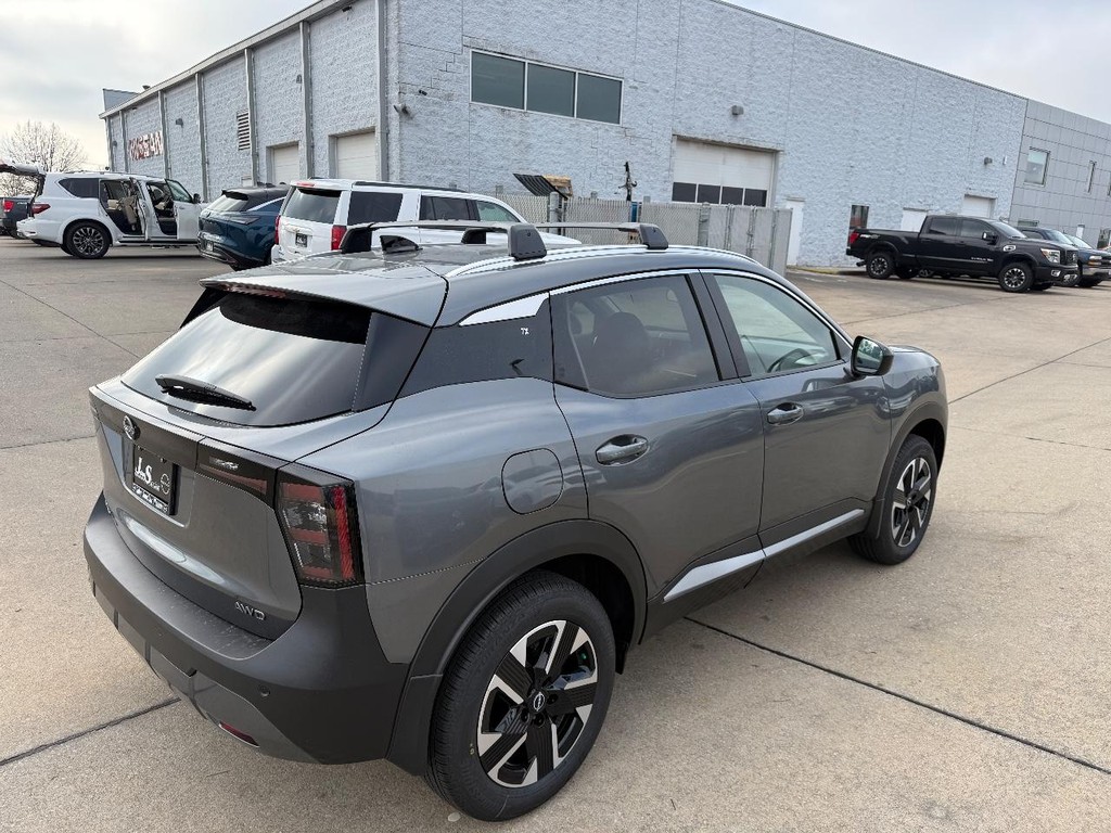 Nissan Kicks Vehicle Full-screen Gallery Image 04