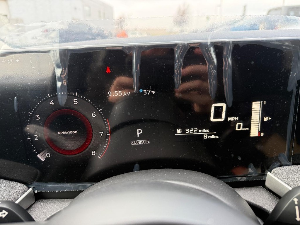 Nissan Kicks Vehicle Full-screen Gallery Image 06