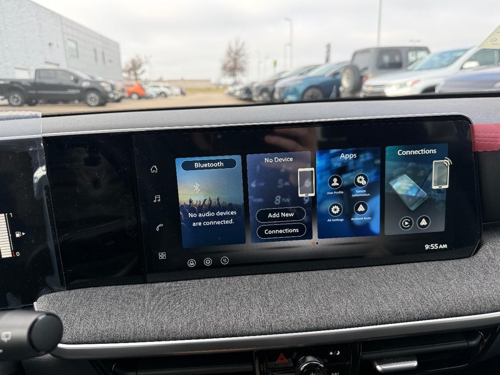 Nissan Kicks Vehicle Full-screen Gallery Image 08