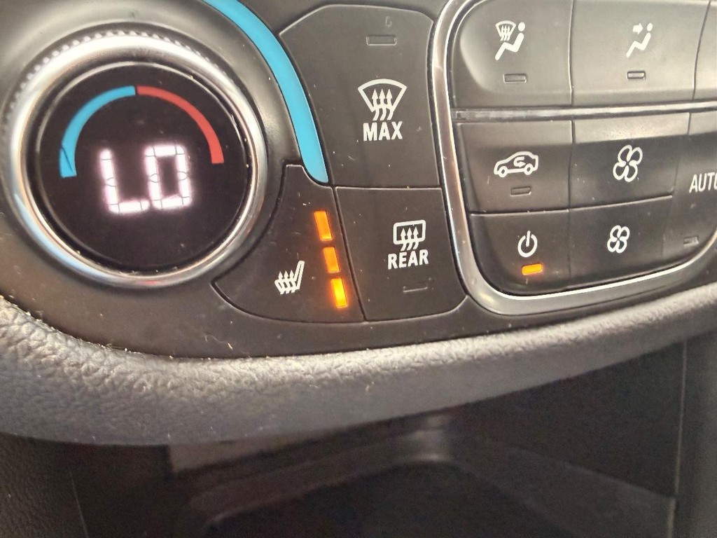 Chevrolet Equinox Vehicle Full-screen Gallery Image 03